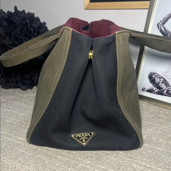 Prada Canapa Limited Edition - Picture 9 of 12